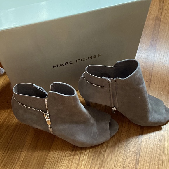 Marc Fisher gray suede ankle boots with side zip - Picture 5 of 5